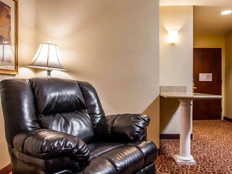 Comfort Suites East Brunswick - South River Bagian luar foto