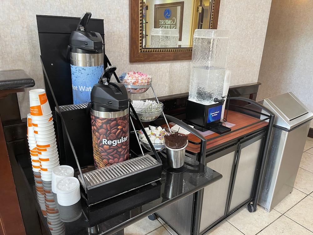 Comfort Suites East Brunswick - South River Bagian luar foto