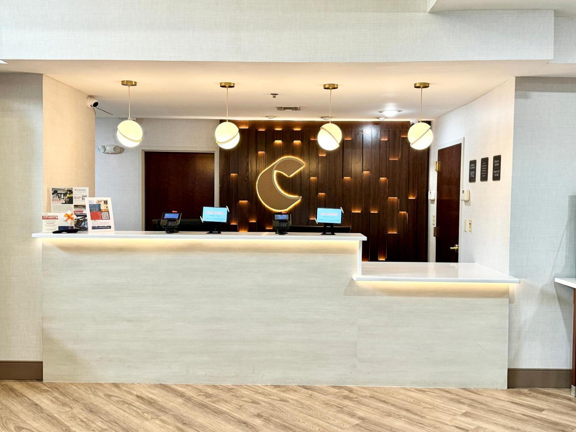 Comfort Suites East Brunswick - South River Bagian luar foto