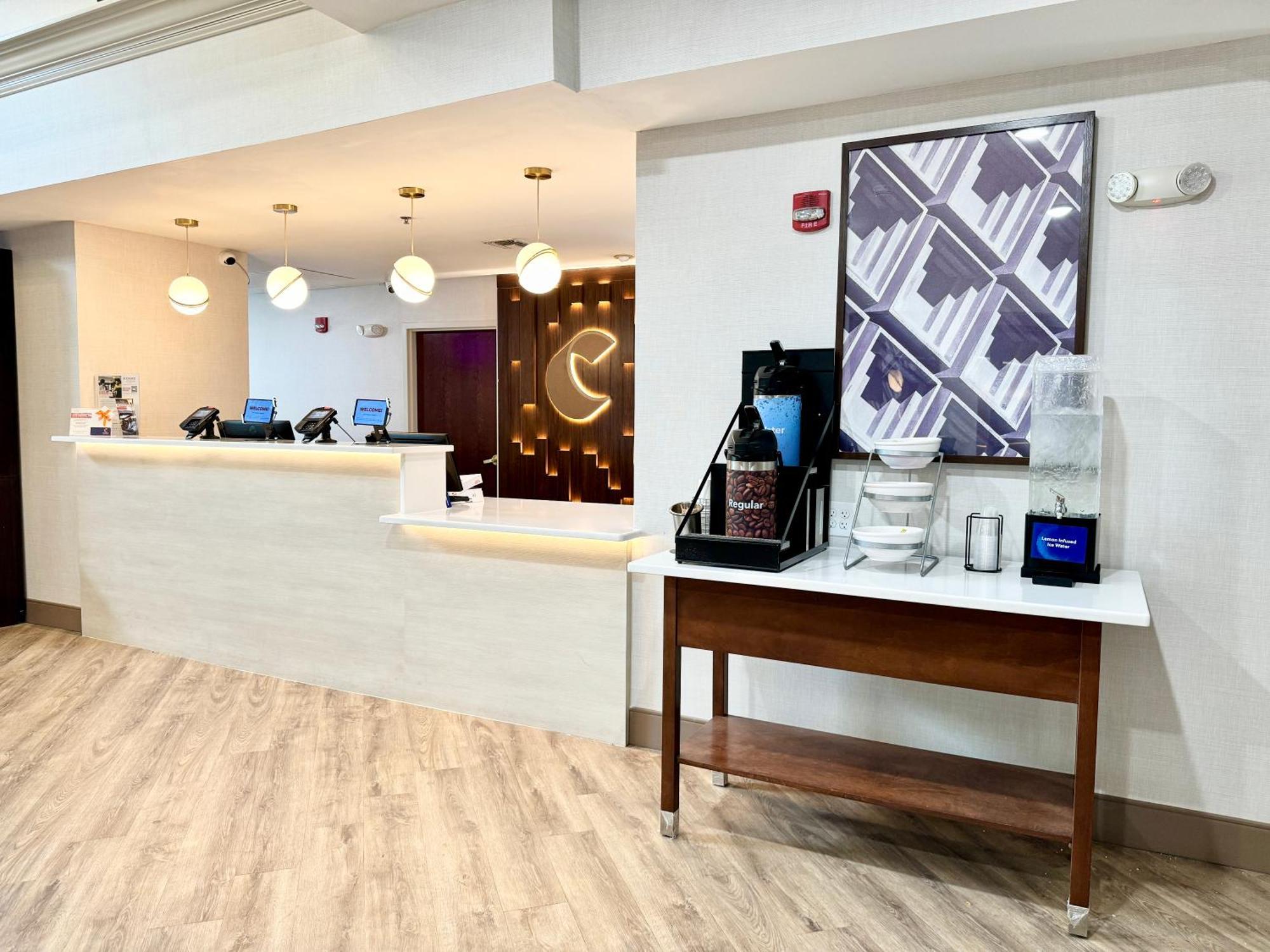 Comfort Suites East Brunswick - South River Bagian luar foto