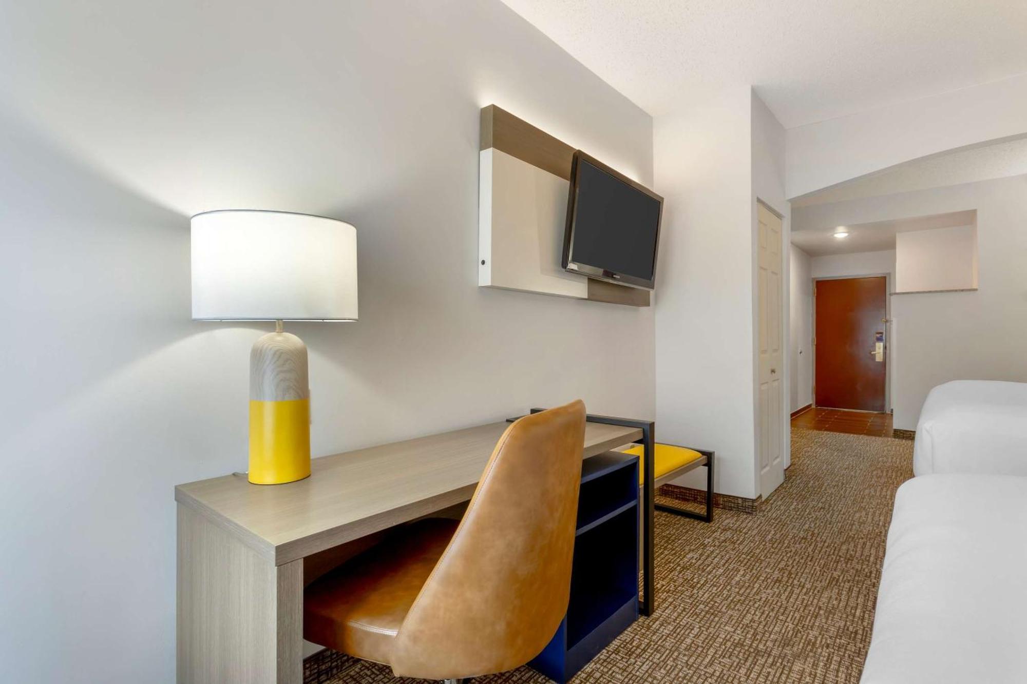 Comfort Suites East Brunswick - South River Bagian luar foto