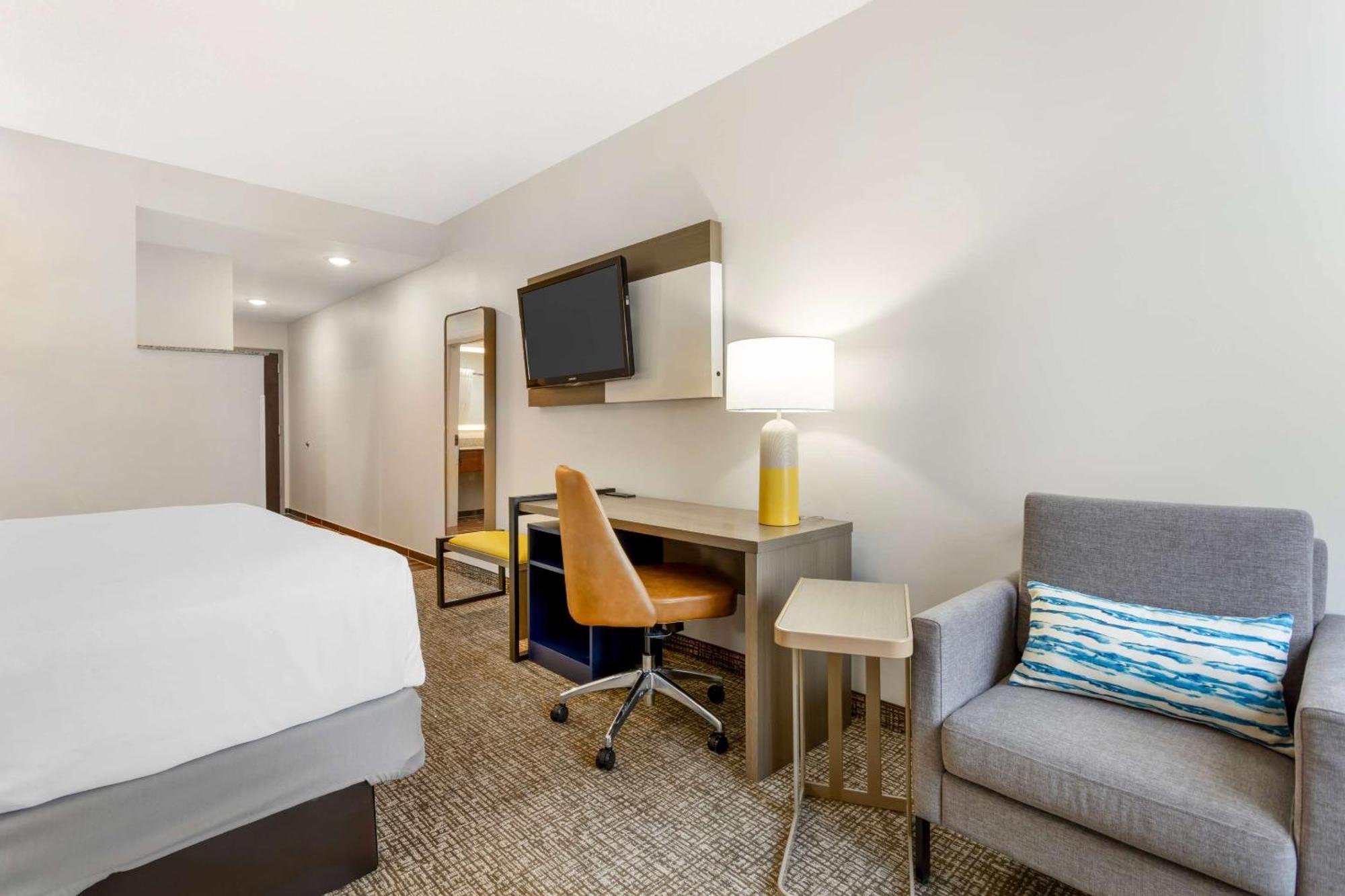 Comfort Suites East Brunswick - South River Bagian luar foto