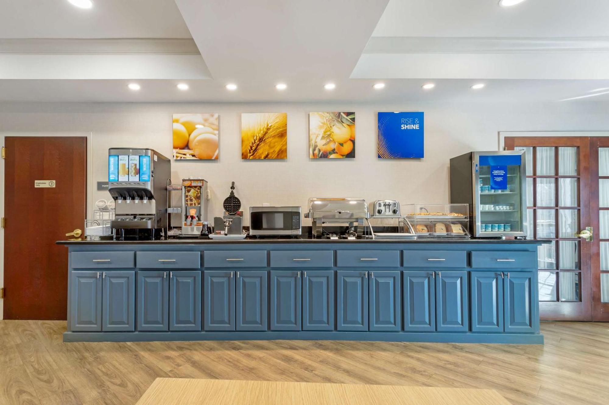Comfort Suites East Brunswick - South River Bagian luar foto