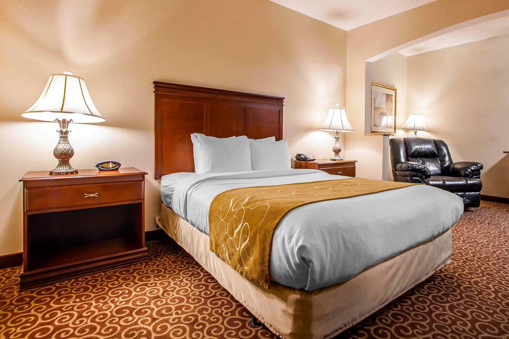 Comfort Suites East Brunswick - South River Bagian luar foto