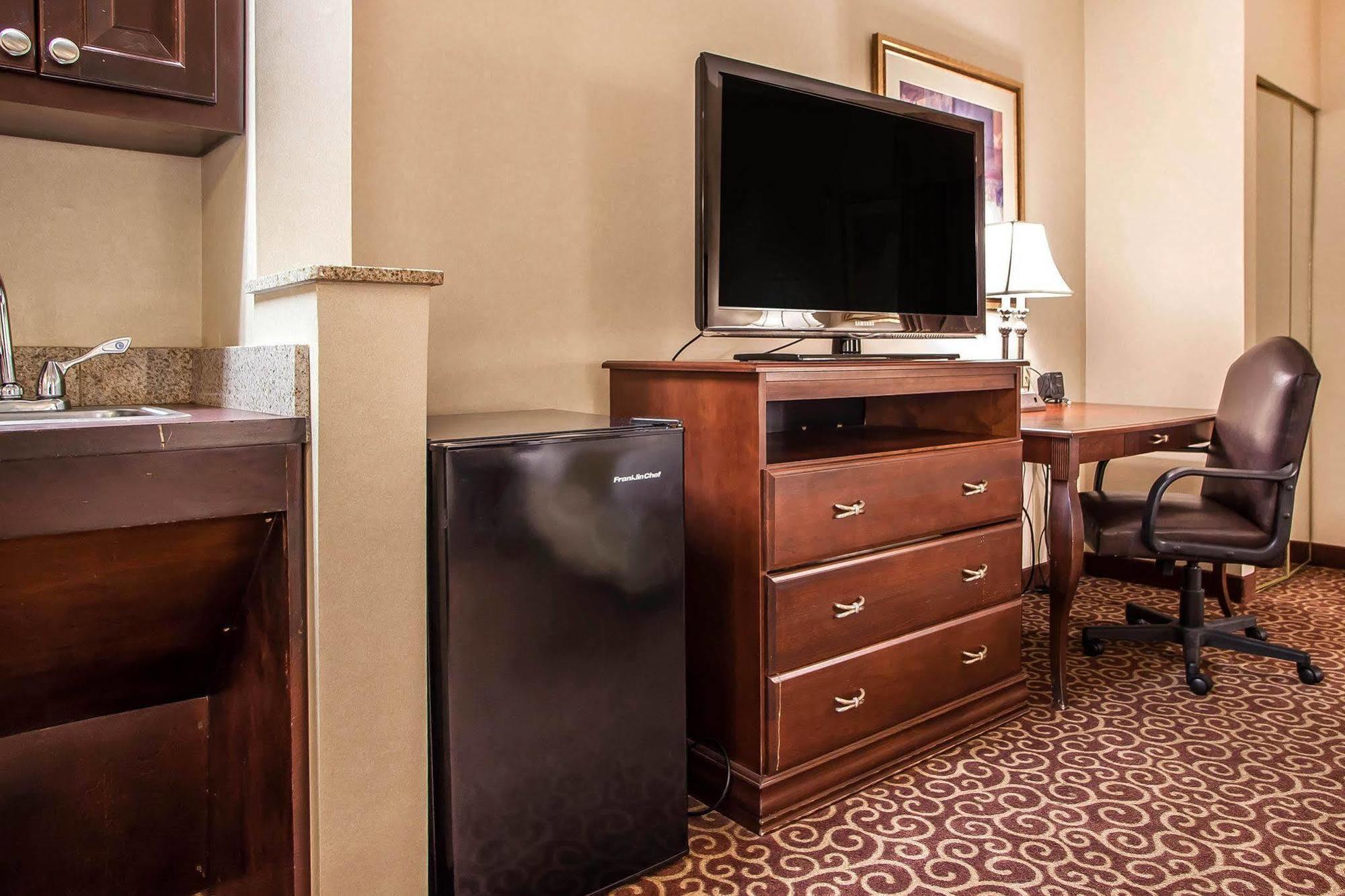 Comfort Suites East Brunswick - South River Bagian luar foto