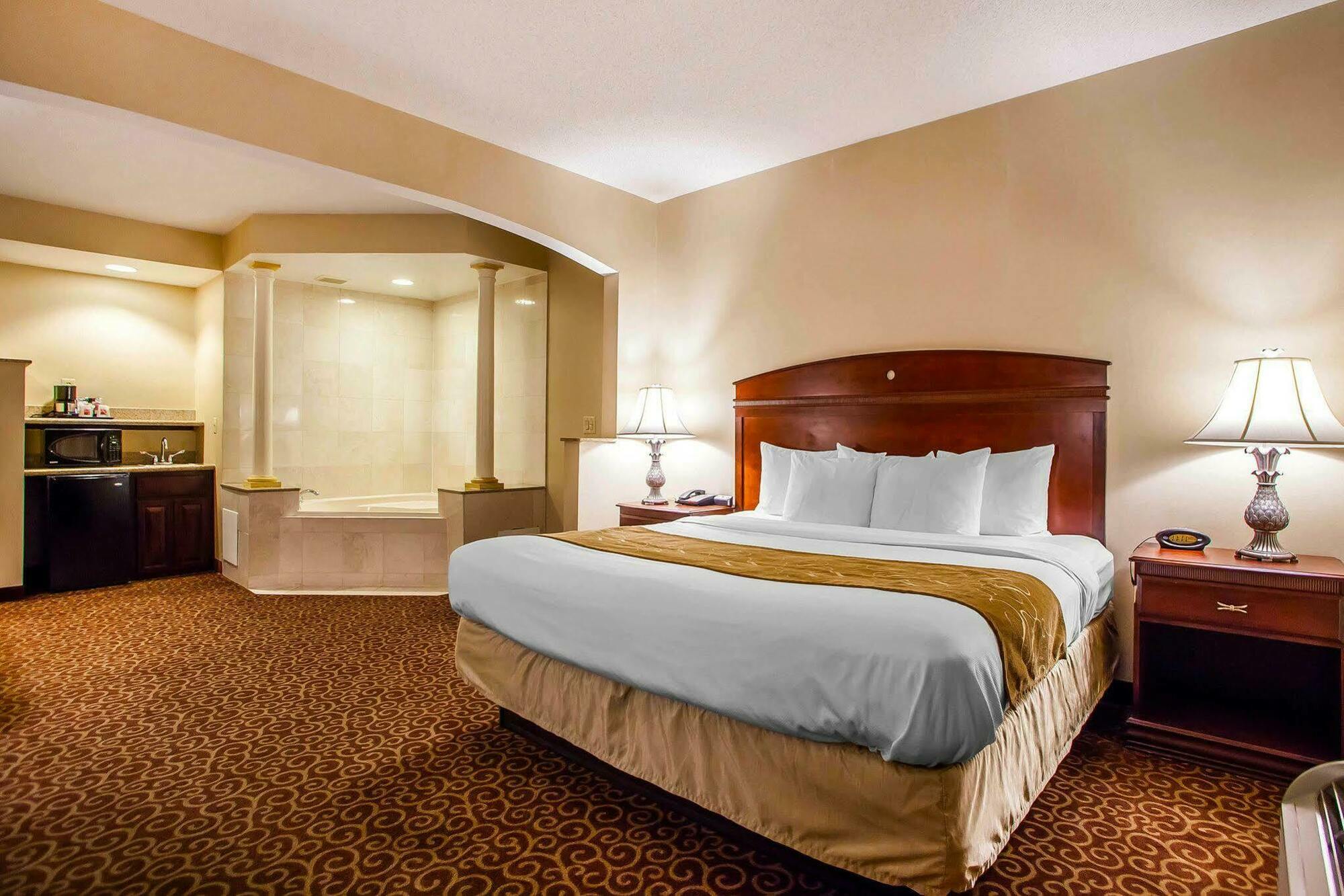 Comfort Suites East Brunswick - South River Bagian luar foto